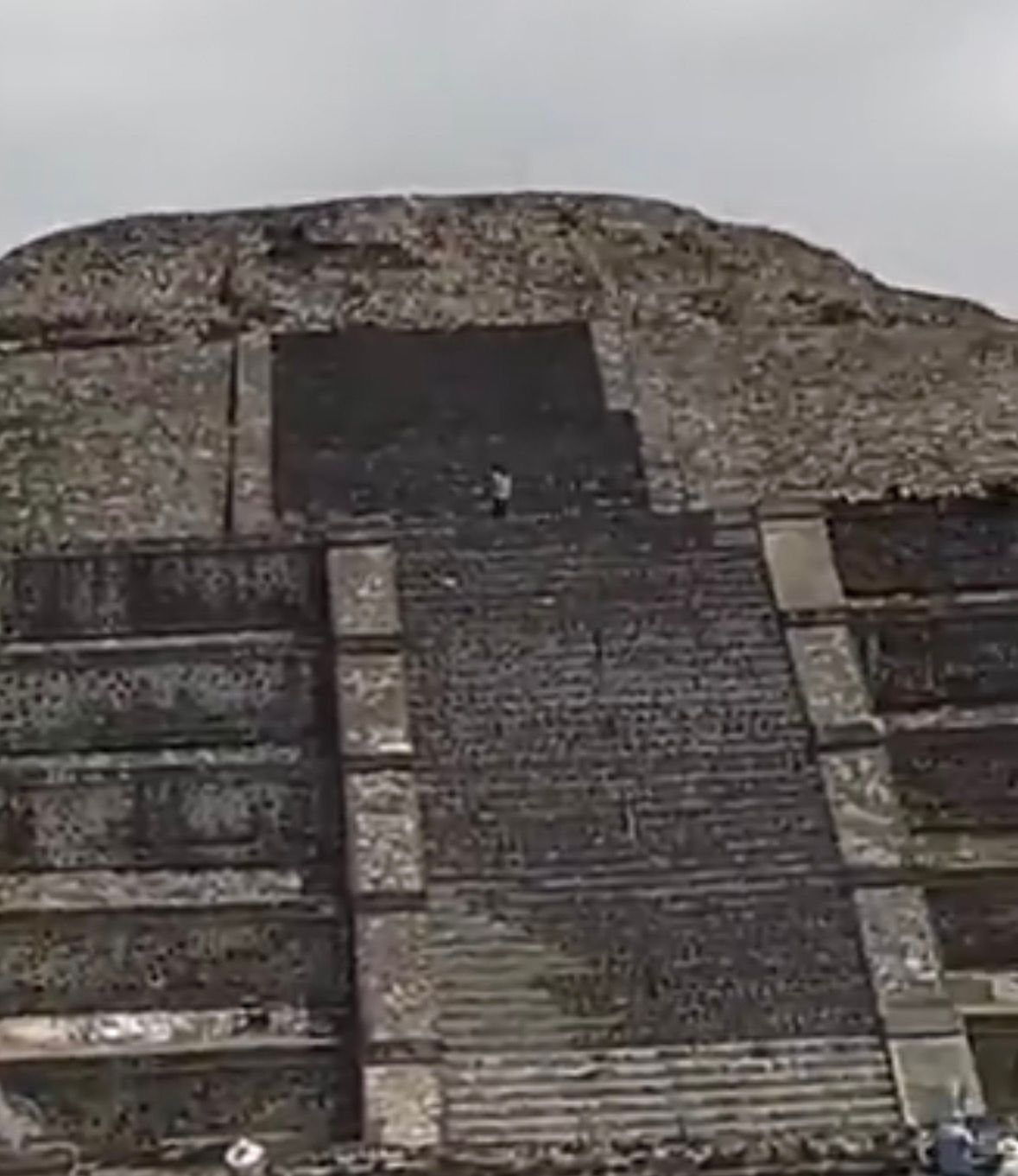 Balacera en Teotihuacán: dos muertos y heridos en la Pirámide de la Luna